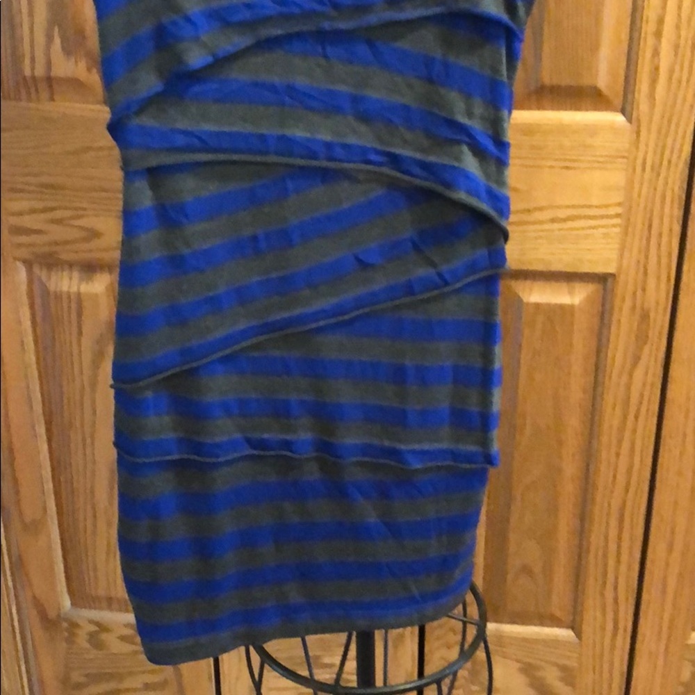 Dress - Picture 5 of 8